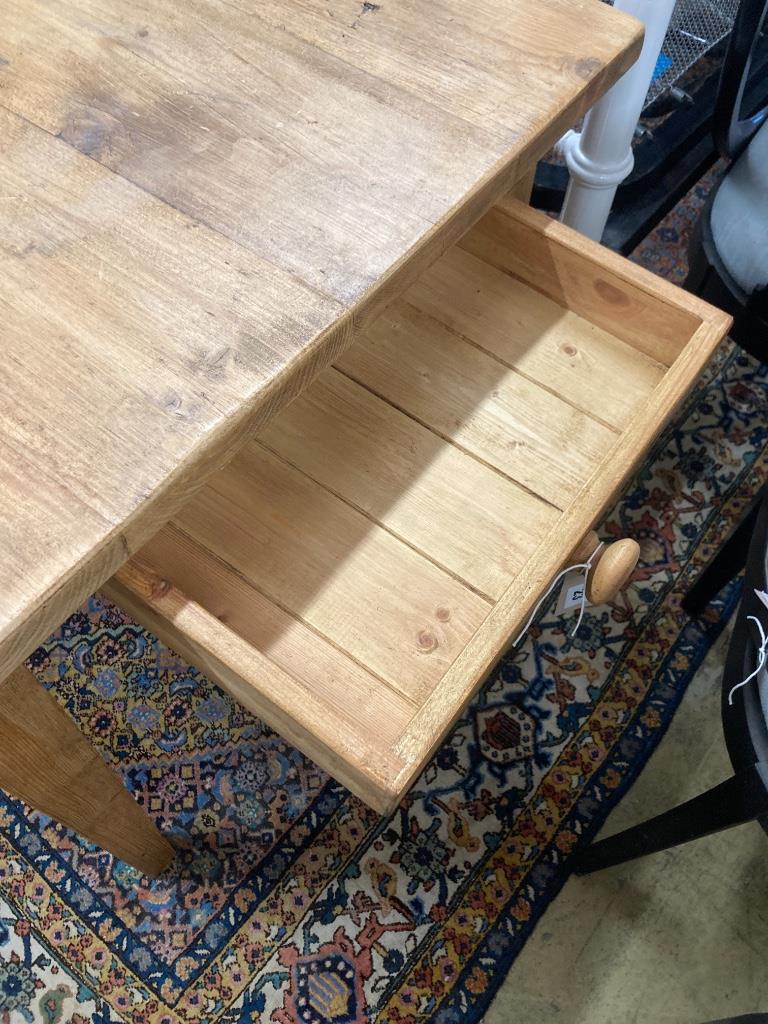 A rectangular pine kitchen table, width 160cm, depth 79cm, height 75cm